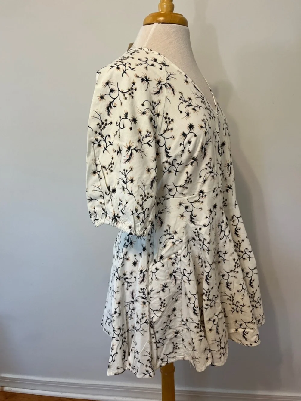 Universal Thread White Floral Spring Summer Mini Dress with POCKETS!!! Sz Small - Picture 4 of 12